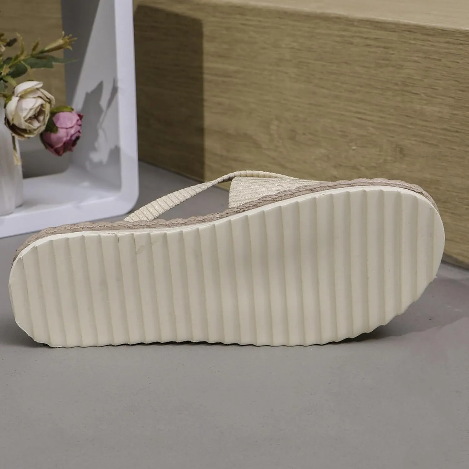 Womens Summer Fashionable Flat Sandals 2025 Casual Open Toe Slip on Comfy Memory Foam Walking Slippers Wide Beach Vacation Breathable Comfortable Casual Fashion Ankle Strap Flip Flops